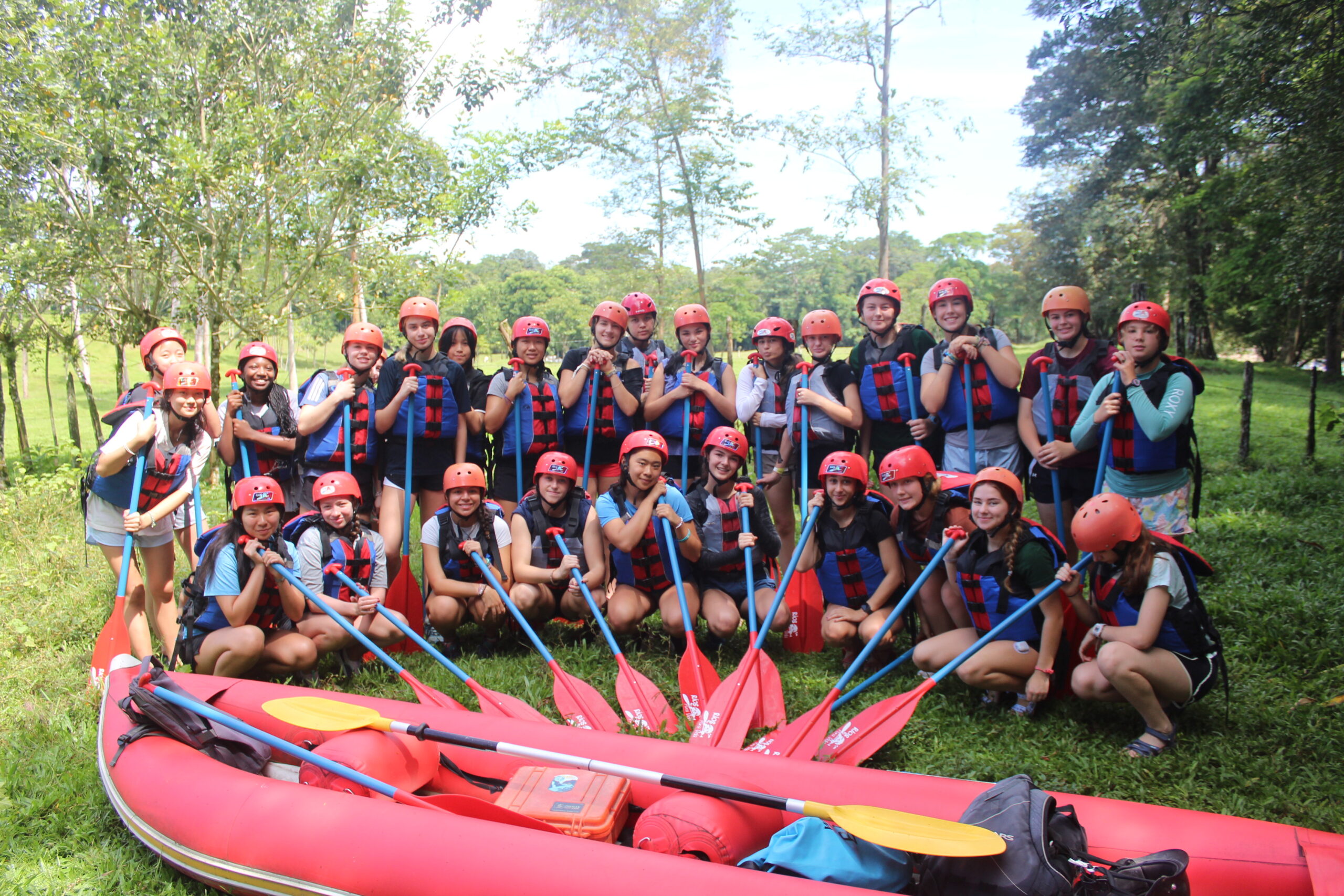 group photo of AIS Global Intensive students in Costa Rica for white water rafting